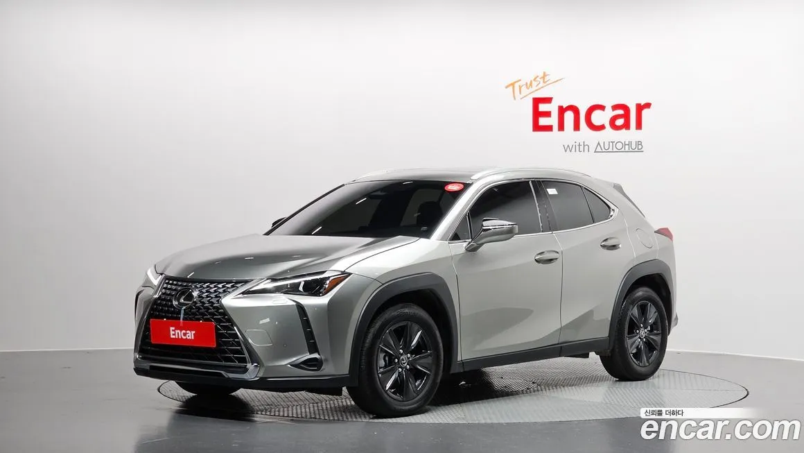 Lexus UX — фото 1