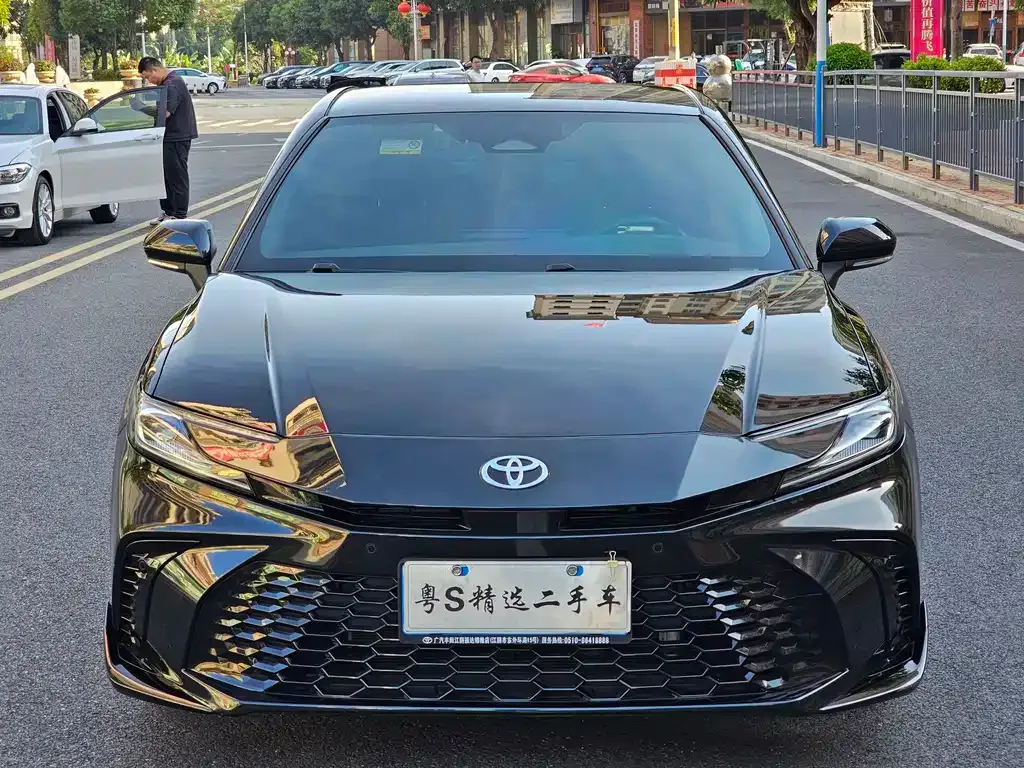 Toyota Camry — фото 4