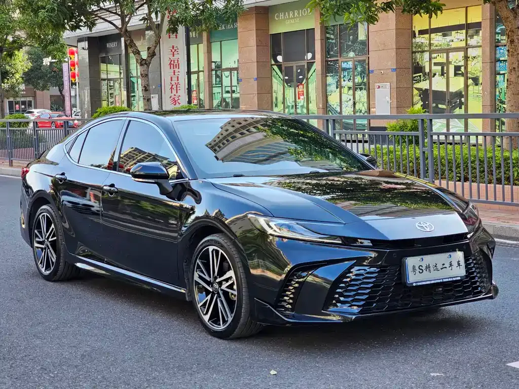 Toyota Camry — фото 6