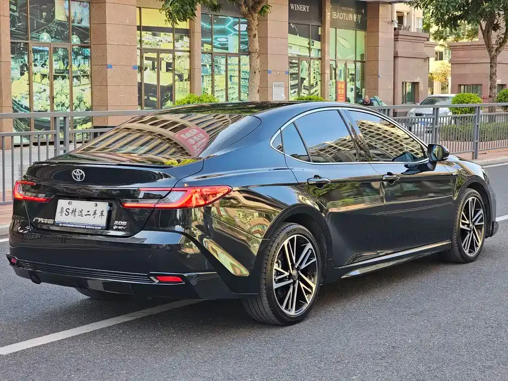 Toyota Camry — фото 5