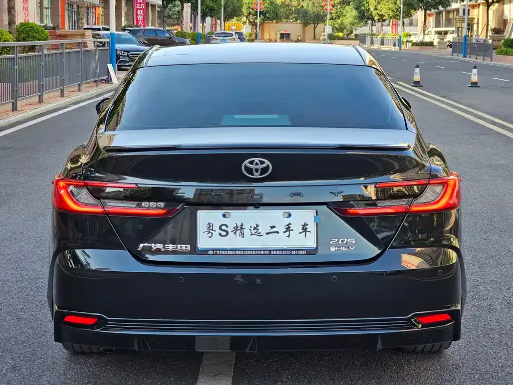 Toyota Camry — фото 7