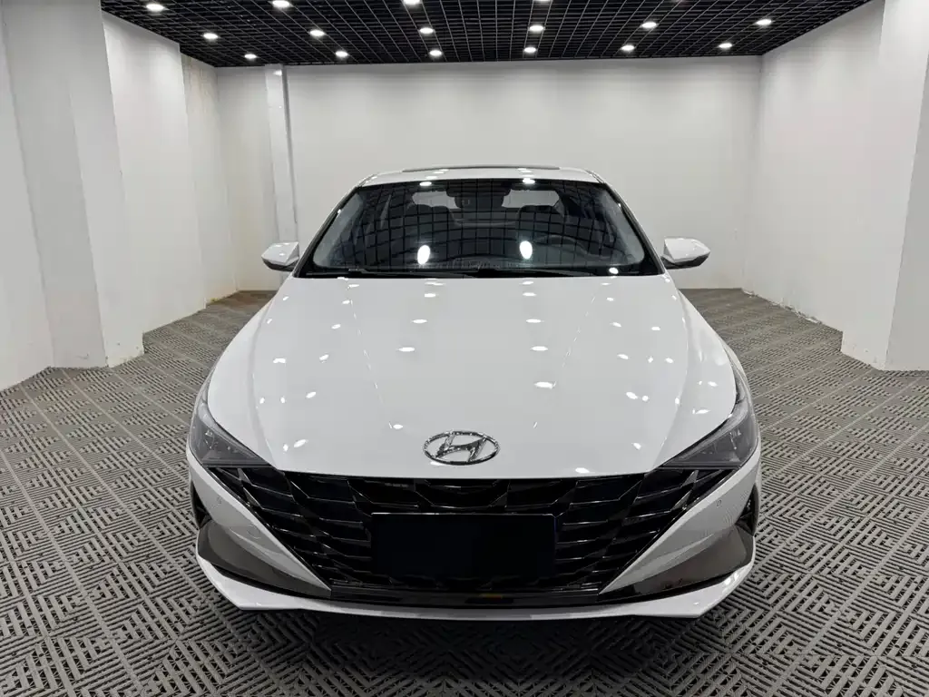 Hyundai Elantra — фото 8