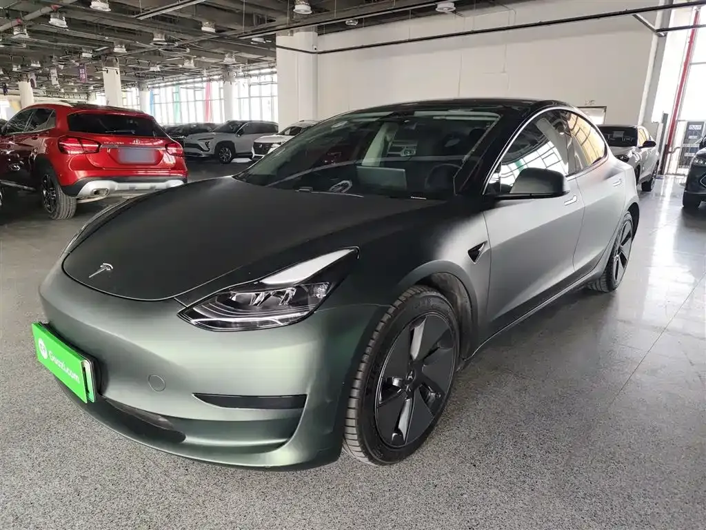 Tesla Model 3 — фото 1