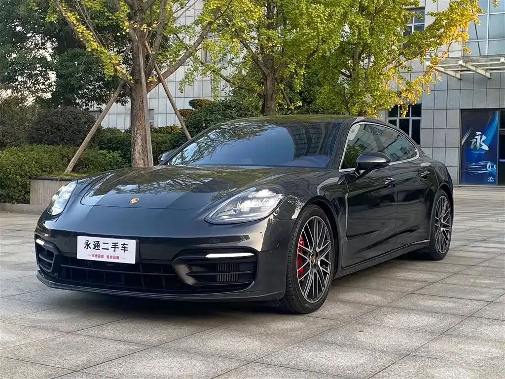 Porsche Panamera — фото 1