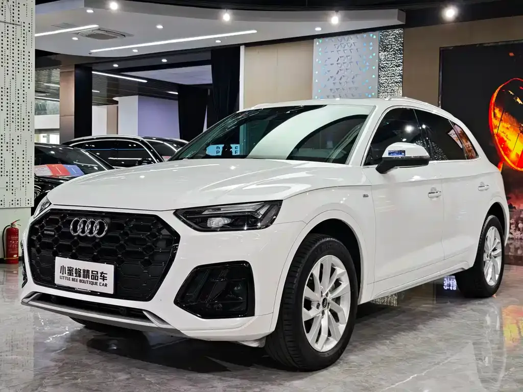 Audi Q5L — фото 1