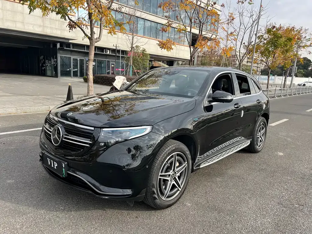 Mercedes-Benz EQC — фото 1