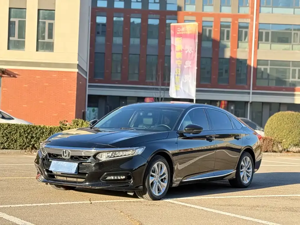 Honda Accord — фото 1