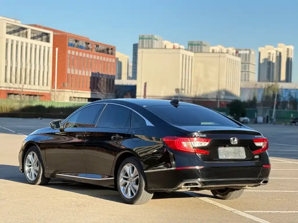 Honda Accord — фото 9