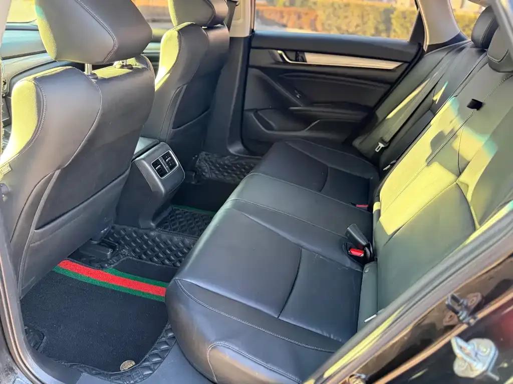 Honda Accord — фото 6