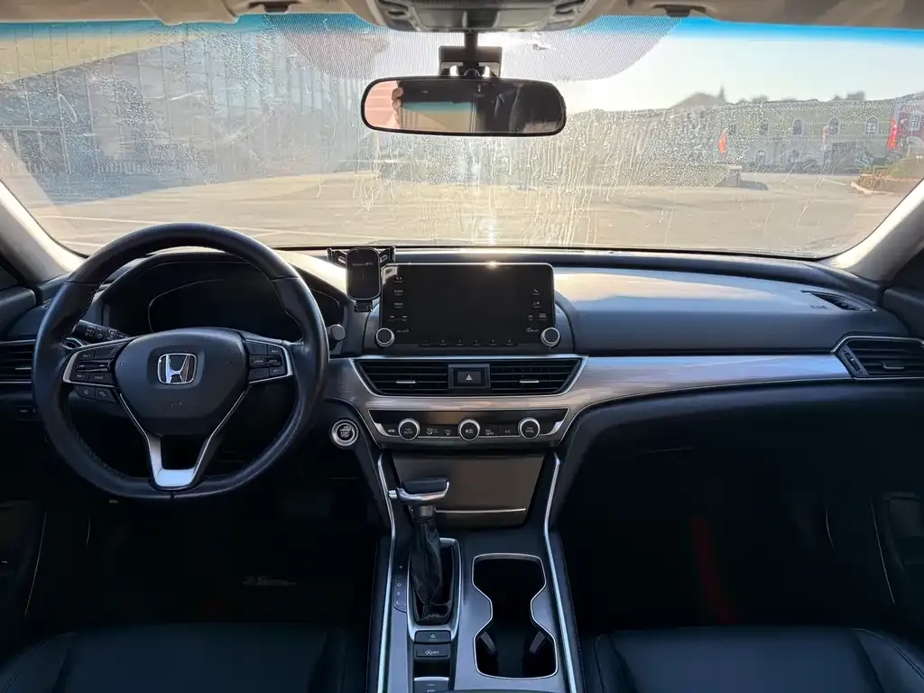 Honda Accord — фото 8