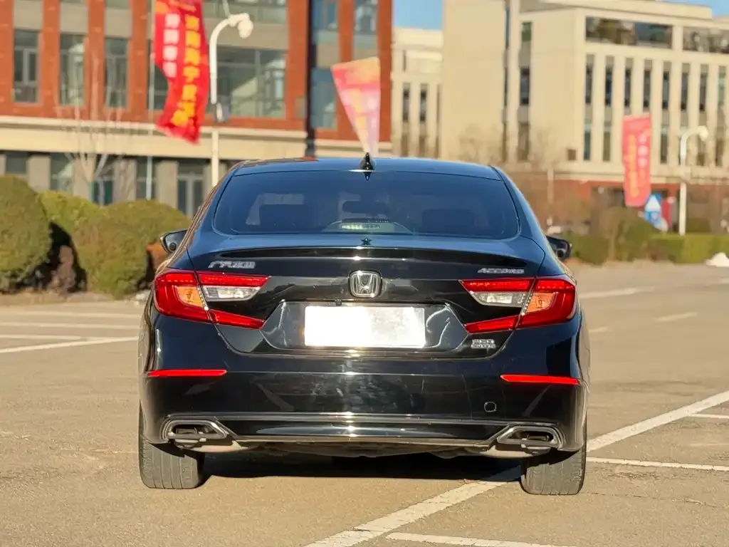 Honda Accord — фото 10