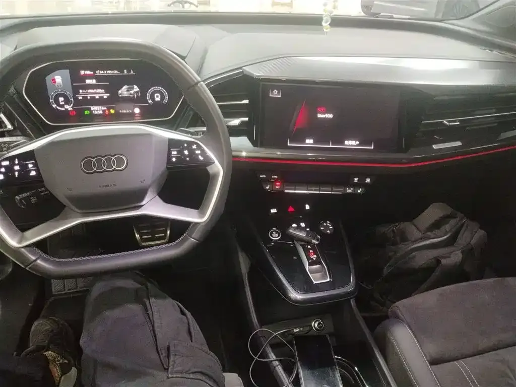 Audi Q4 e-tron — фото 4