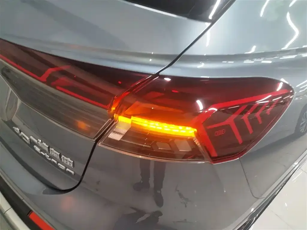 Audi Q4 e-tron — фото 6
