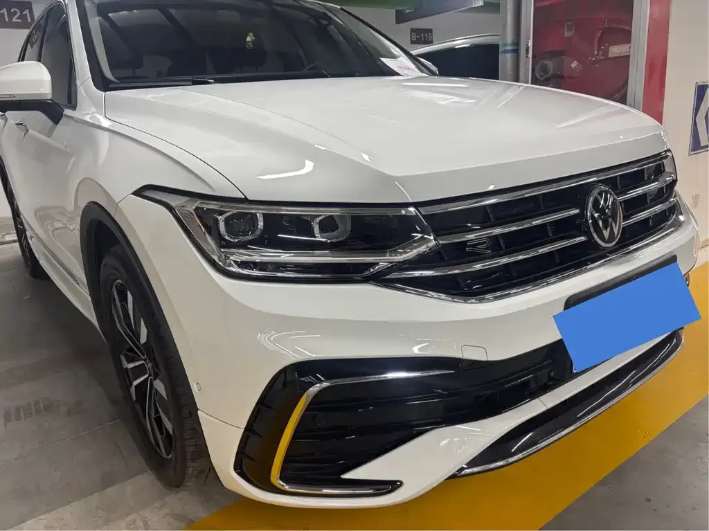 Volkswagen Tiguan L — фото 1