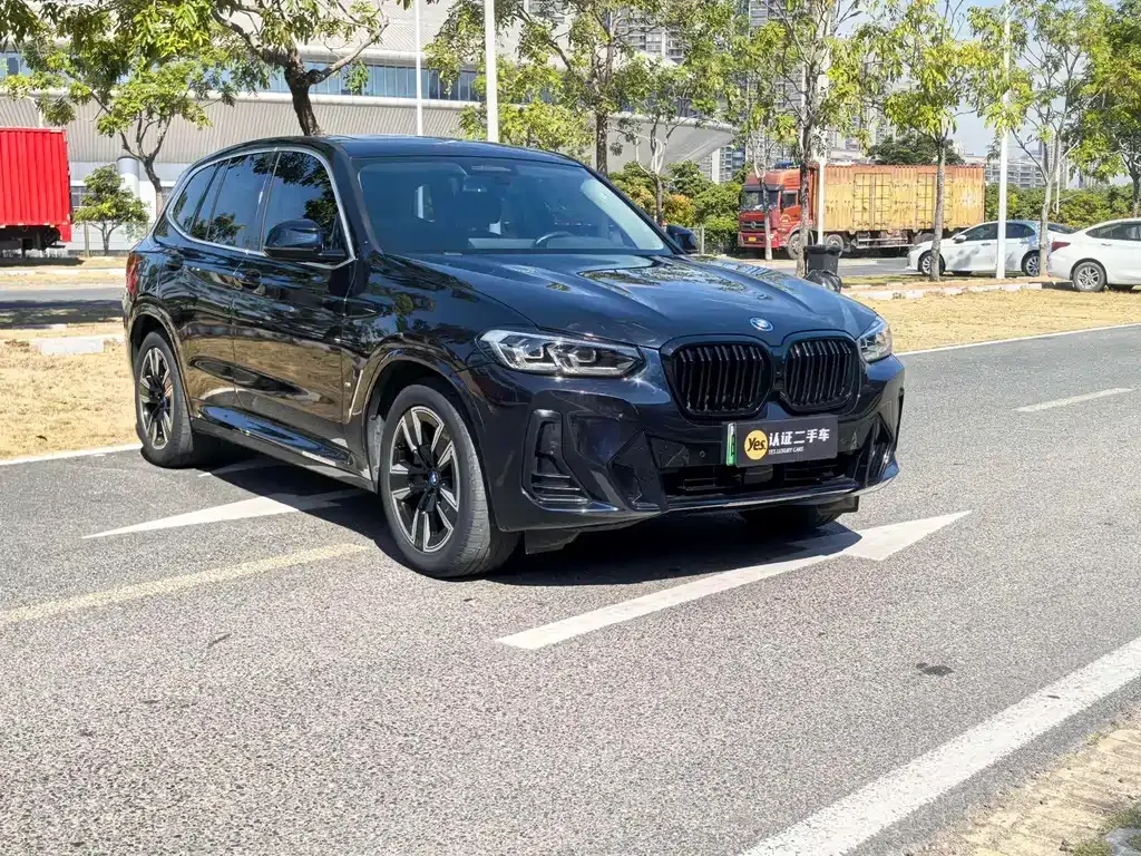 BMW iX3 — фото 10