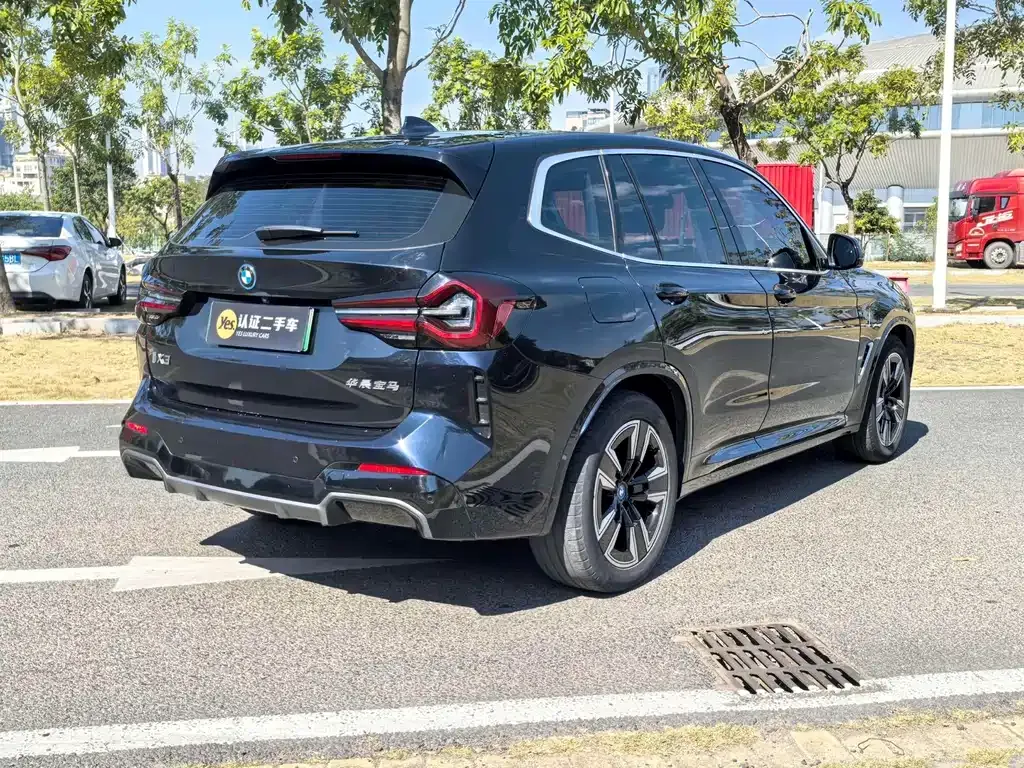 BMW iX3 — фото 6