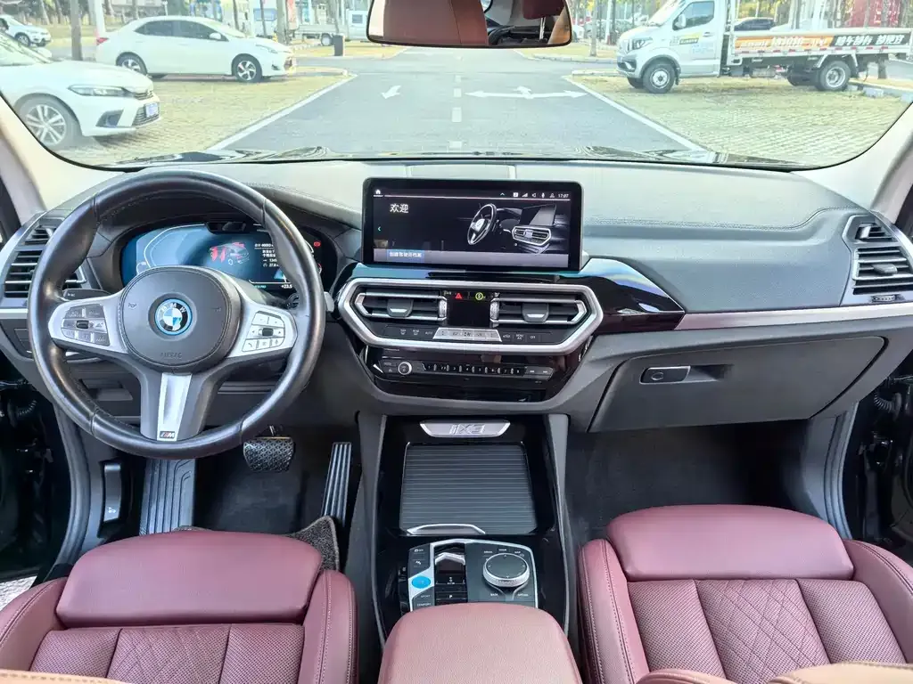 BMW iX3 — фото 5