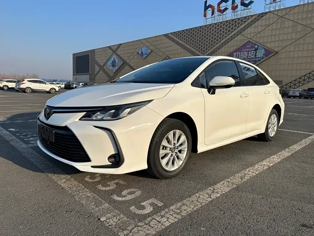 Toyota Corolla — фото 1