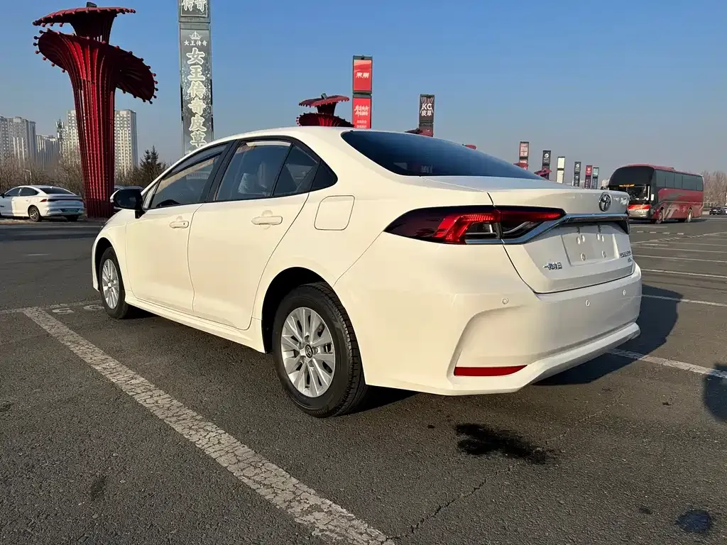 Toyota Corolla — фото 8