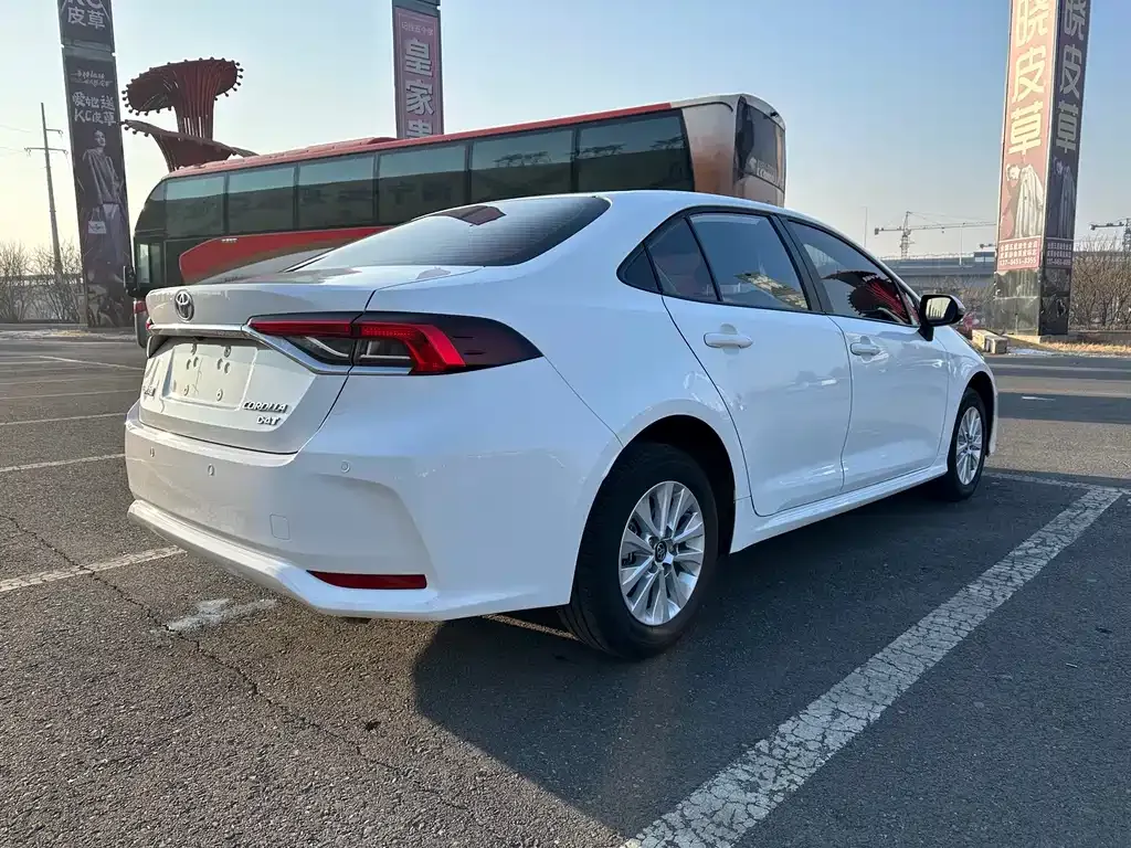 Toyota Corolla — фото 9