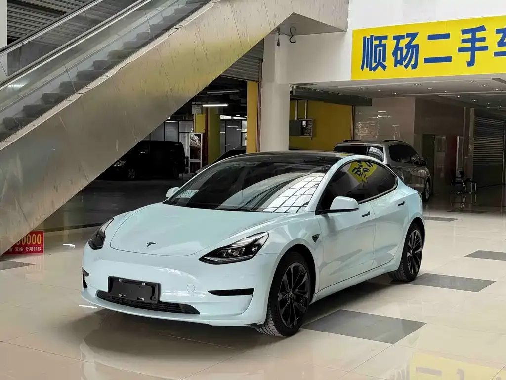 Tesla Model 3 — фото 1