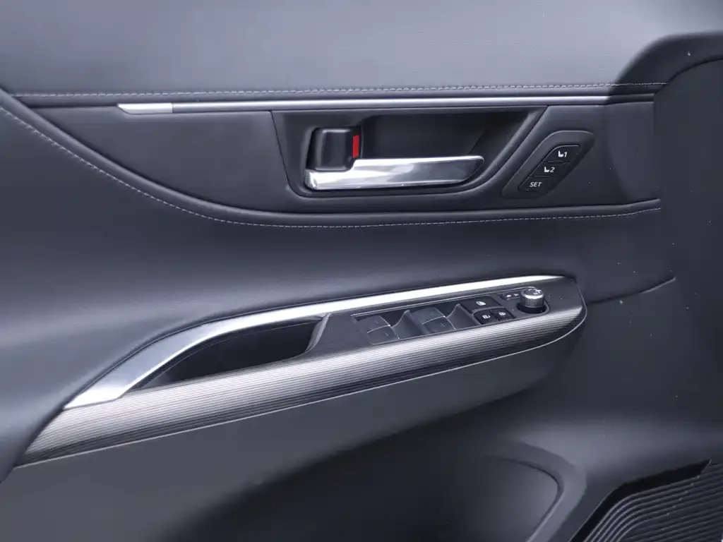 Toyota Harrier — фото 3