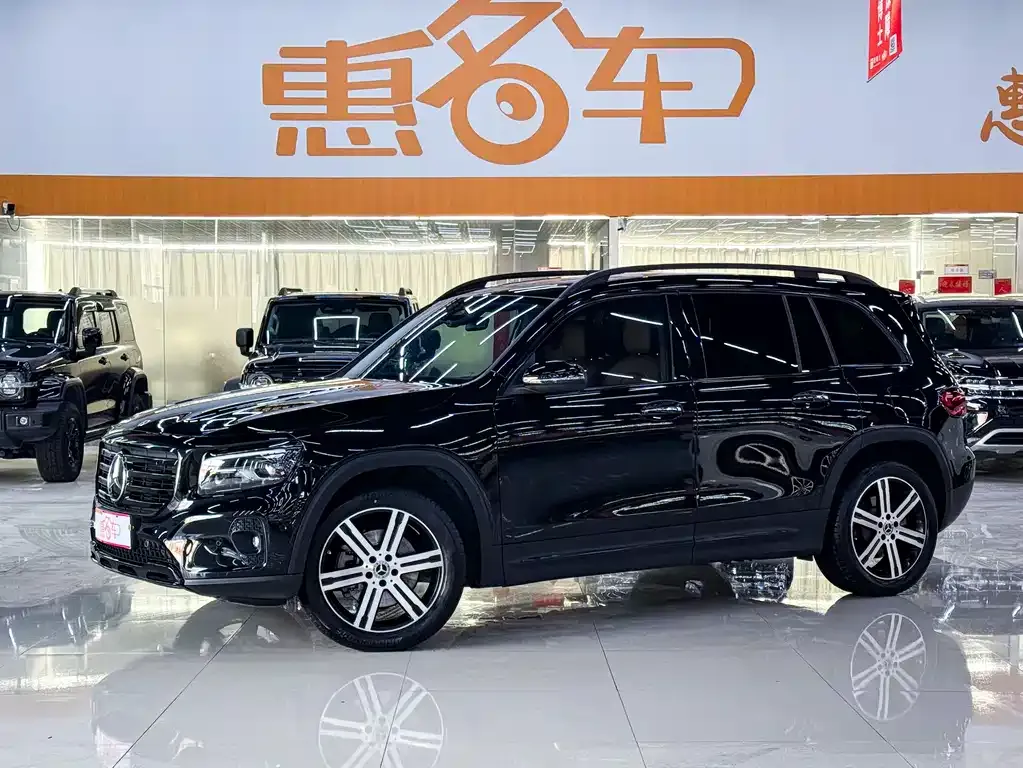 Mercedes-Benz GLB — фото 1