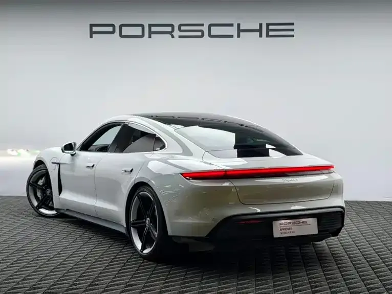 Porsche Taycan — фото 7