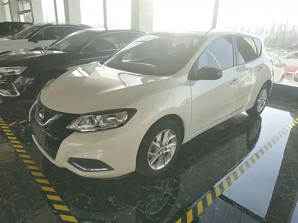 Nissan Tiida — фото 2