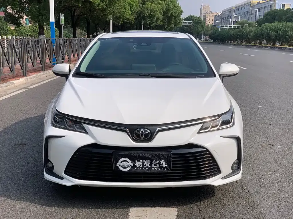 Toyota Corolla — фото 1