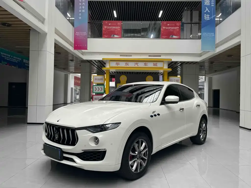 Maserati Levante — фото 1