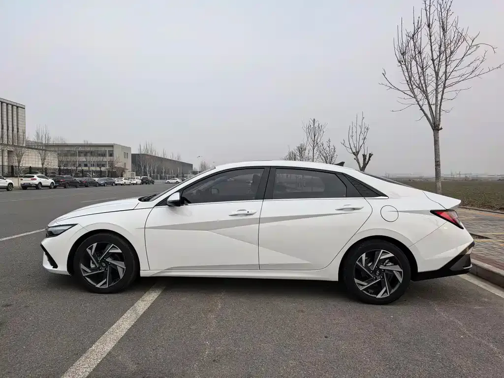Hyundai Elantra — фото 4