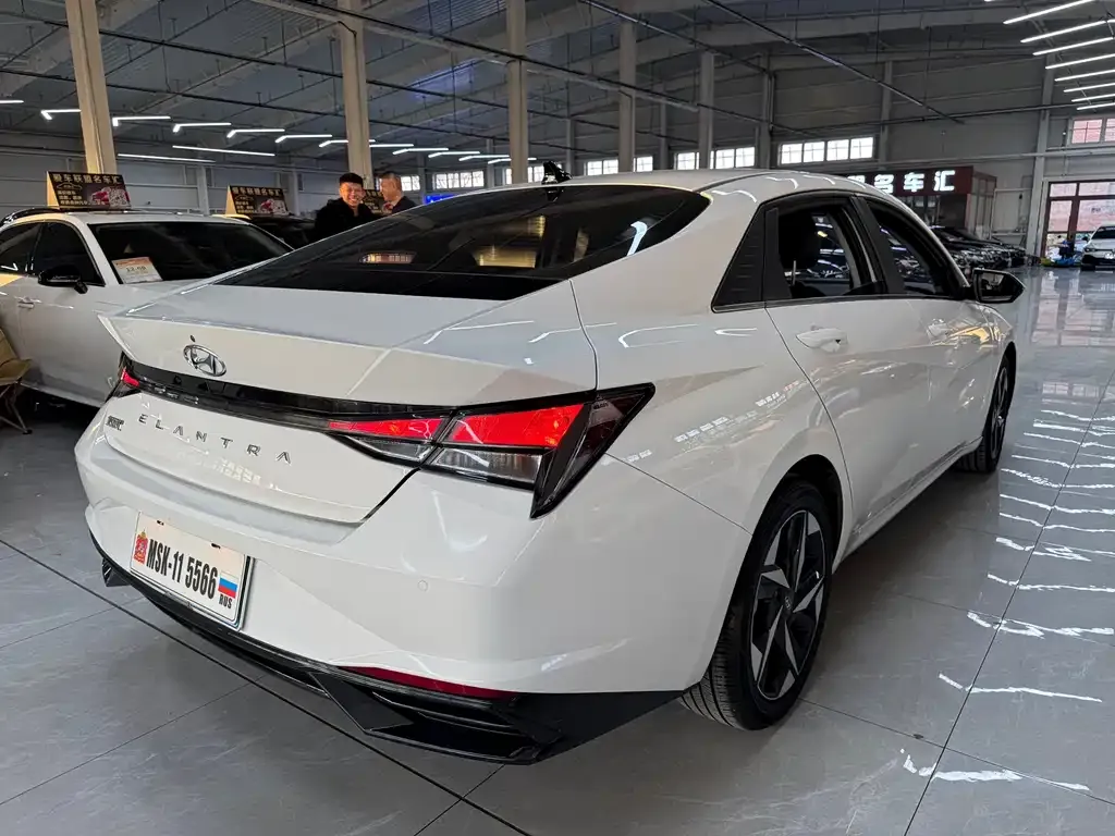 Hyundai Elantra — фото 4