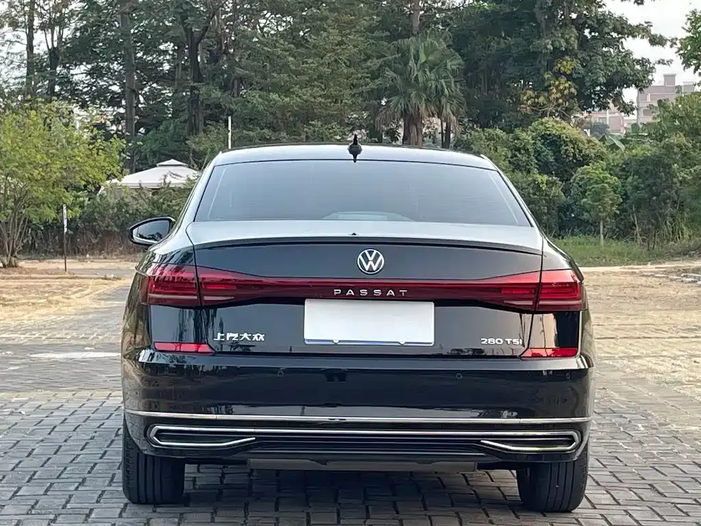 Volkswagen Passat — фото 10