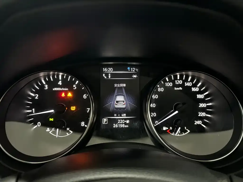 Nissan Qashqai — фото 10