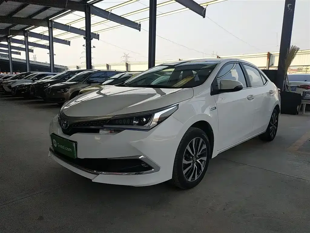 Toyota Corolla Hybrid — фото 1