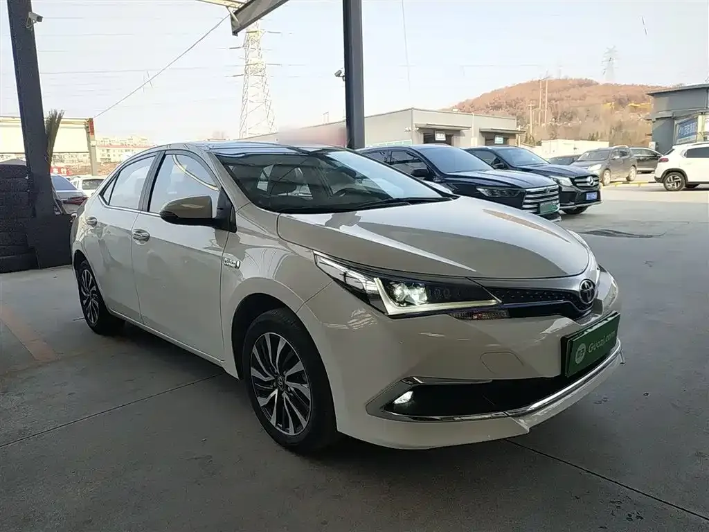Toyota Corolla Hybrid — фото 6