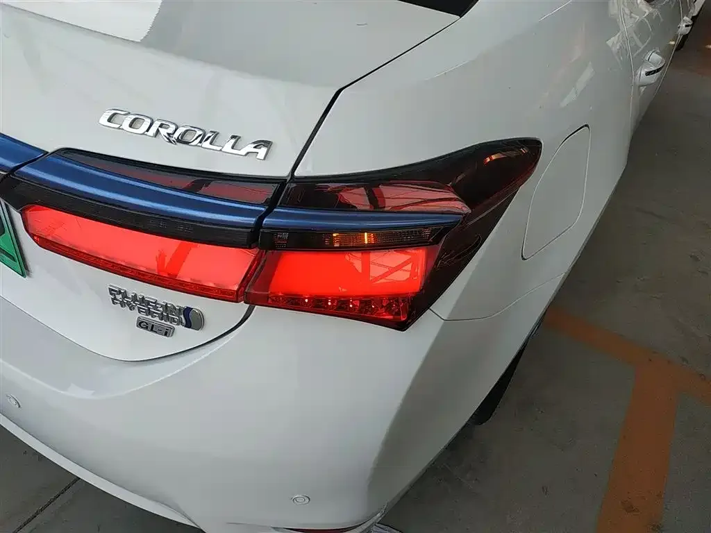 Toyota Corolla Hybrid — фото 7