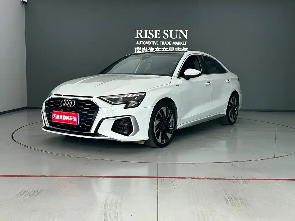 Audi A3 — фото 1