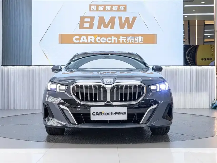BMW 5 Series — фото 1
