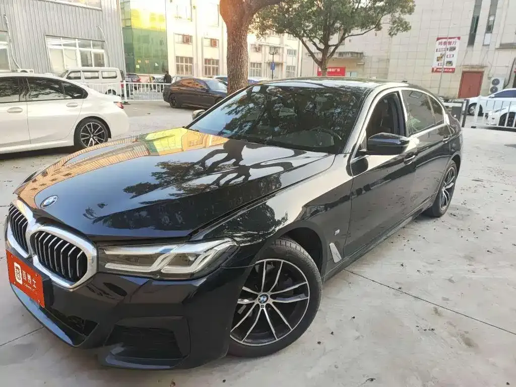 BMW 5 Series — фото 1