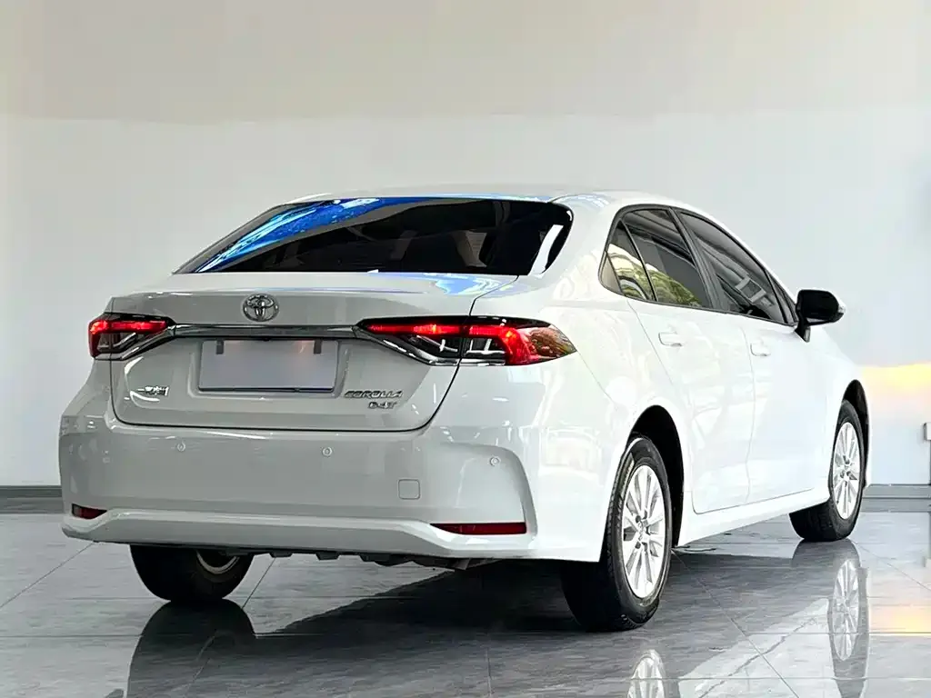 Toyota Corolla — фото 5