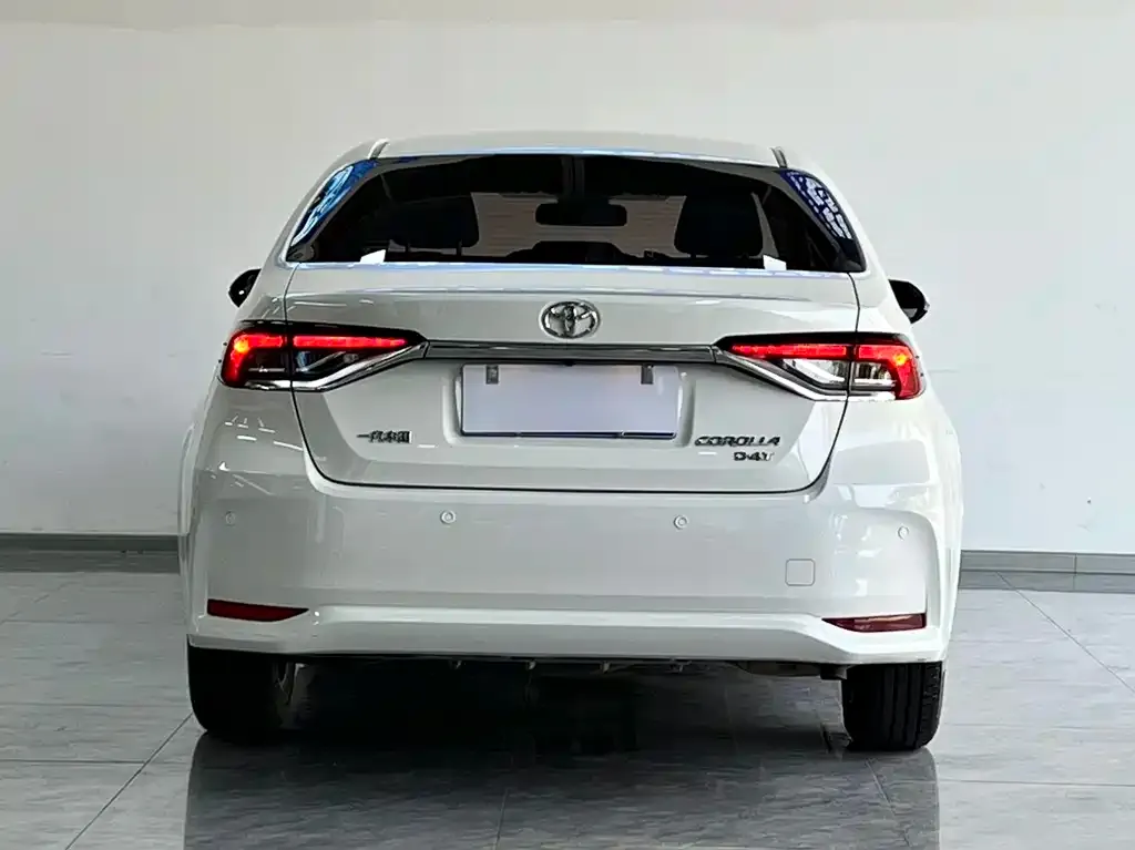 Toyota Corolla — фото 7