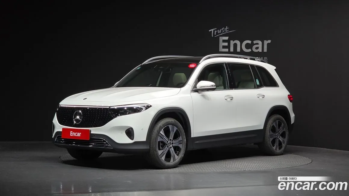 Mercedes-Benz EQB — фото 1