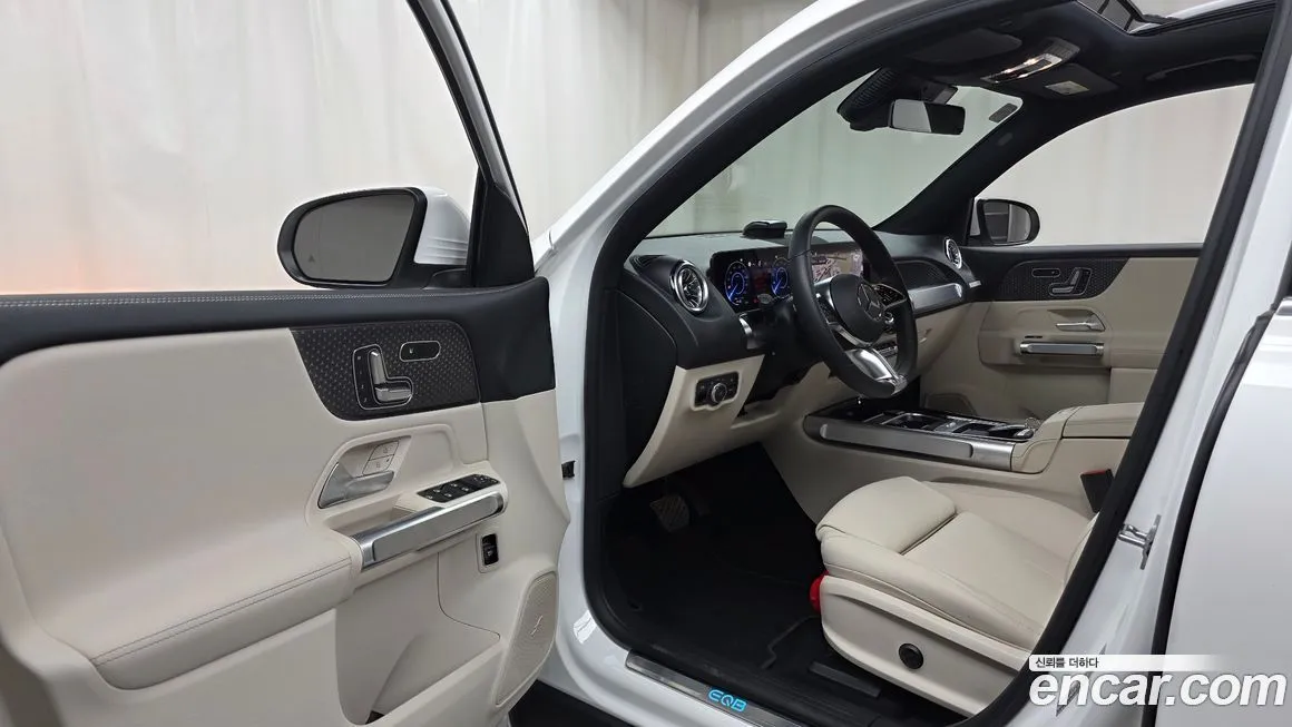Mercedes-Benz EQB — фото 10