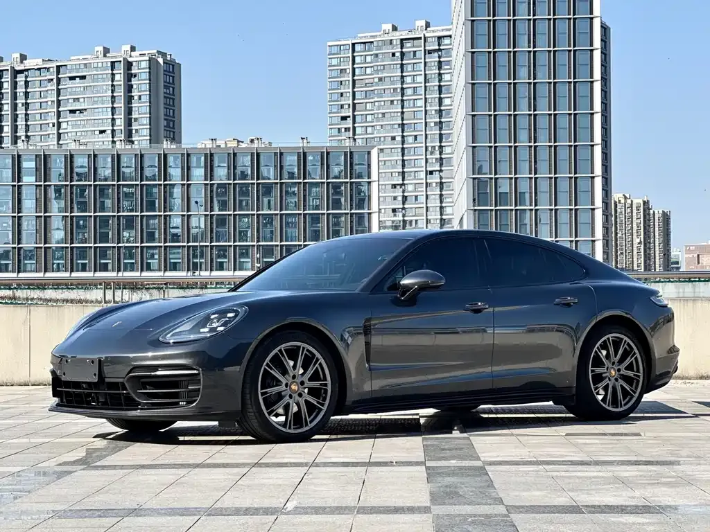Porsche Panamera — фото 1