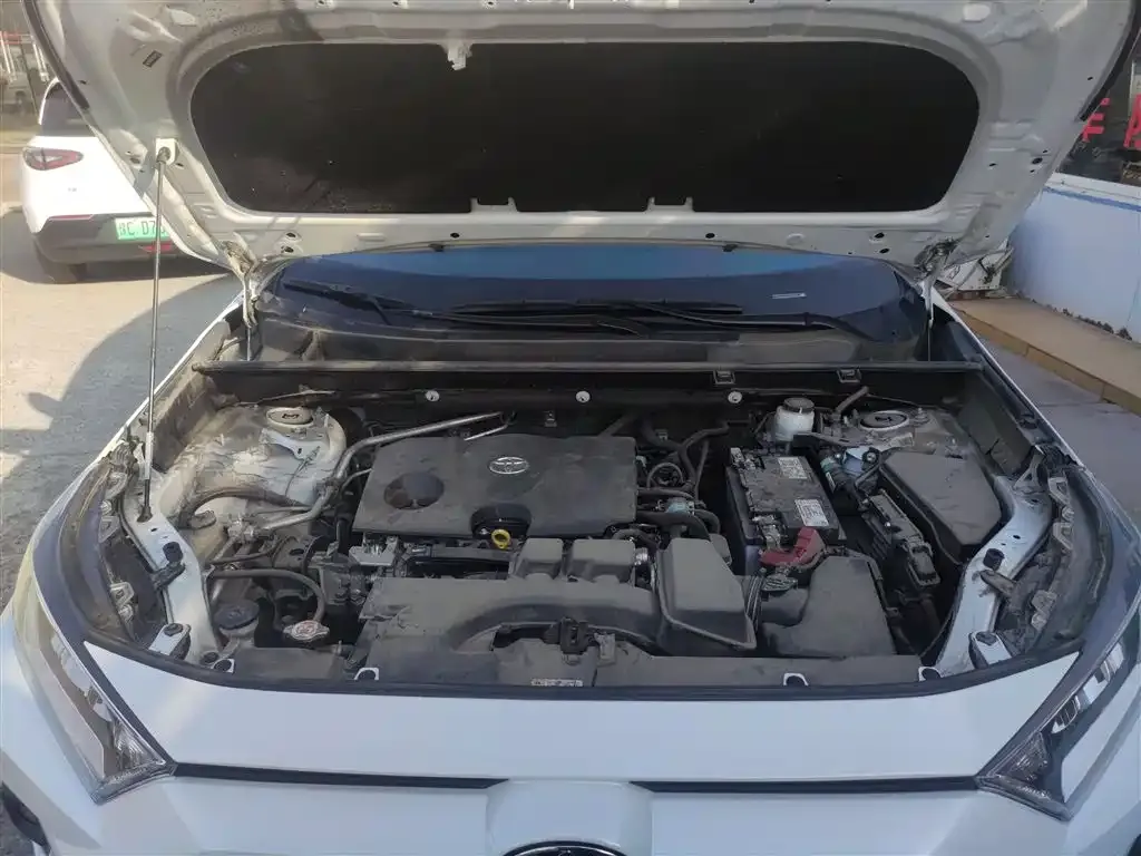 Toyota RAV4 — фото 10