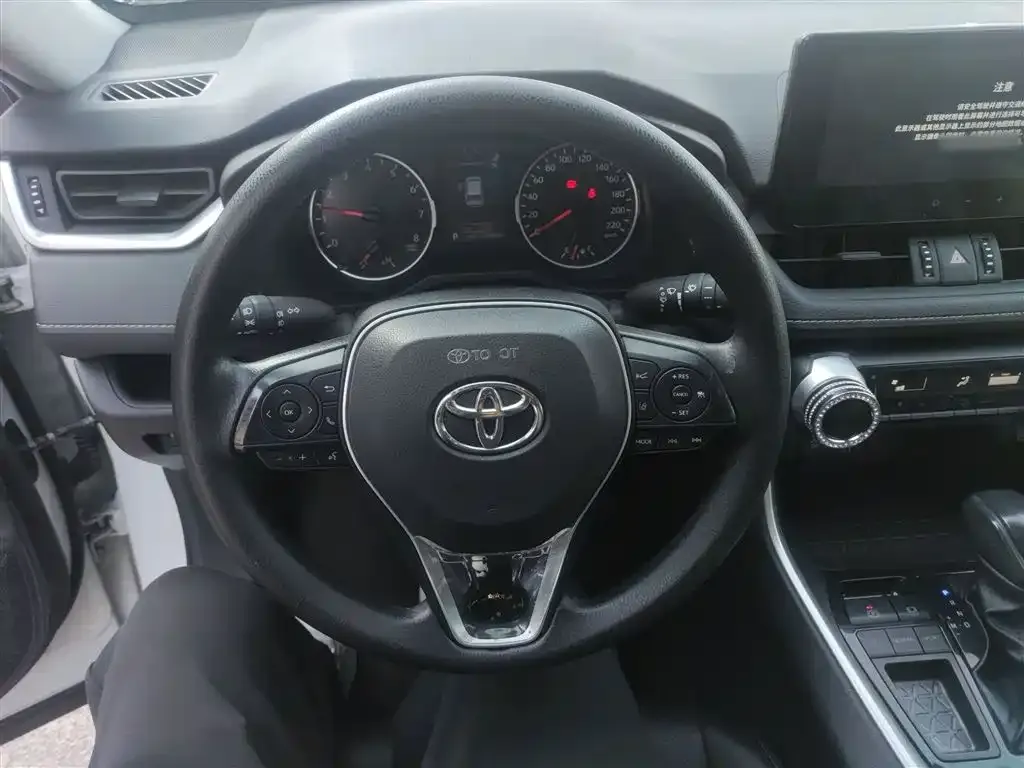 Toyota RAV4 — фото 3
