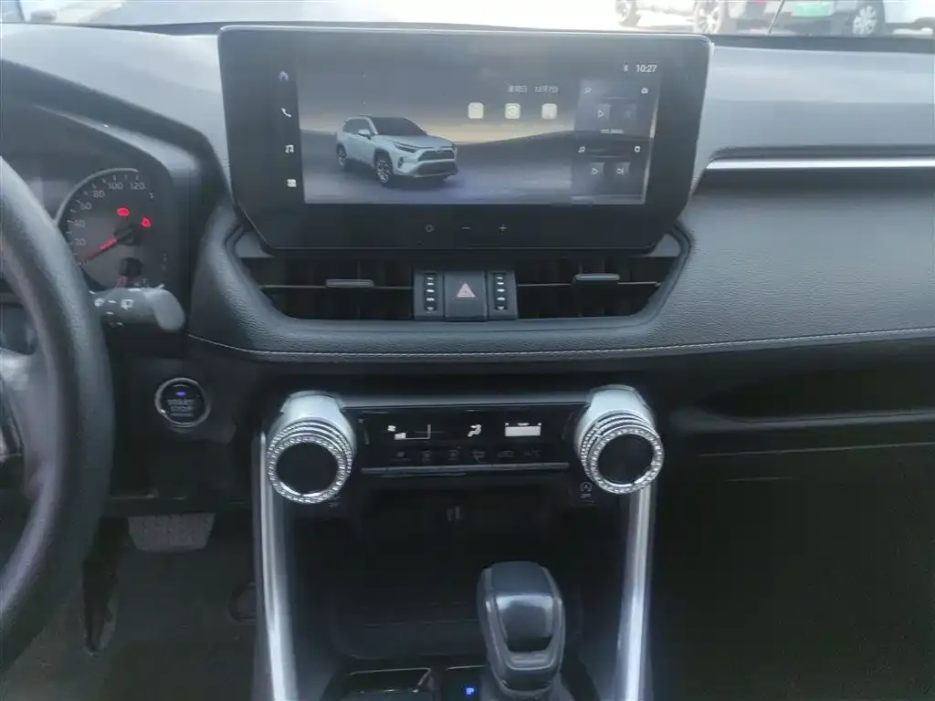 Toyota RAV4 — фото 5