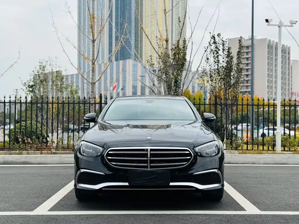 Mercedes-Benz E-Class — фото 2